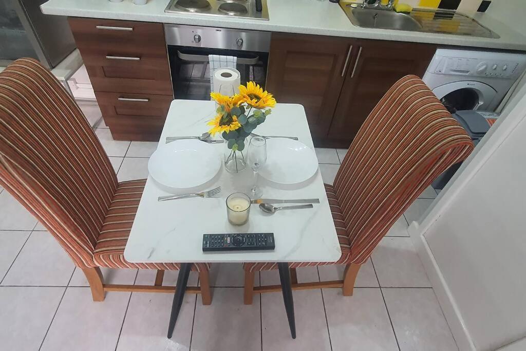 Lister Park Bradford Stylish 1Bed Coach House - Quiet & Tranquil Cottage & Parking Kültér fotó