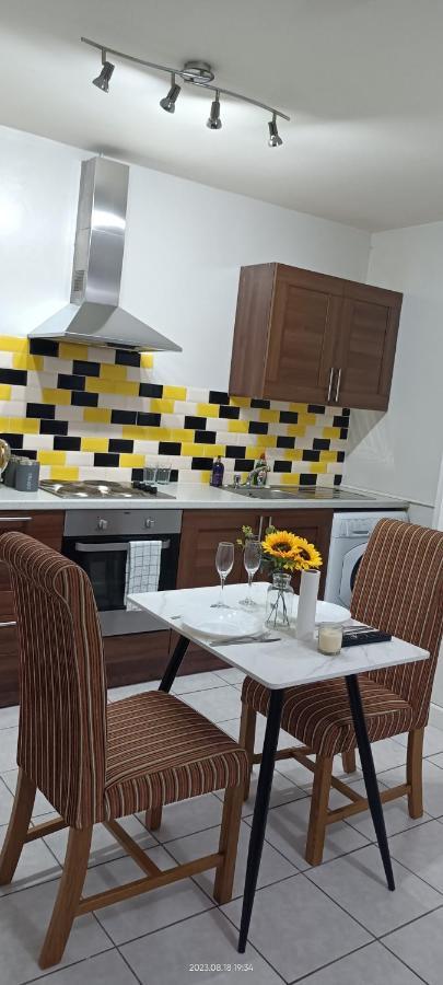 Lister Park Bradford Stylish 1Bed Coach House - Quiet & Tranquil Cottage & Parking Kültér fotó