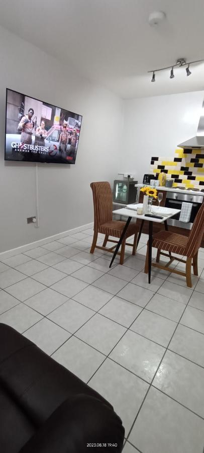 Lister Park Bradford Stylish 1Bed Coach House - Quiet & Tranquil Cottage & Parking Kültér fotó